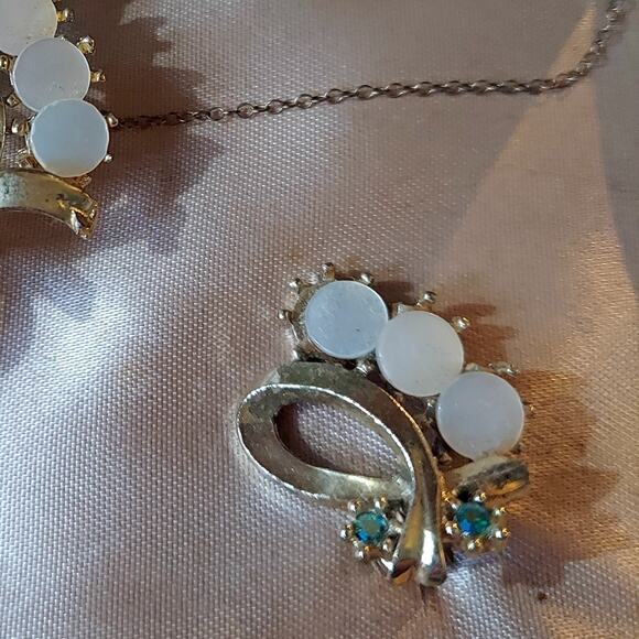 Vintage Mother of Pearl Pin and Clip On Earring Set Original Box - Hey Viv - Picture 6 of 9